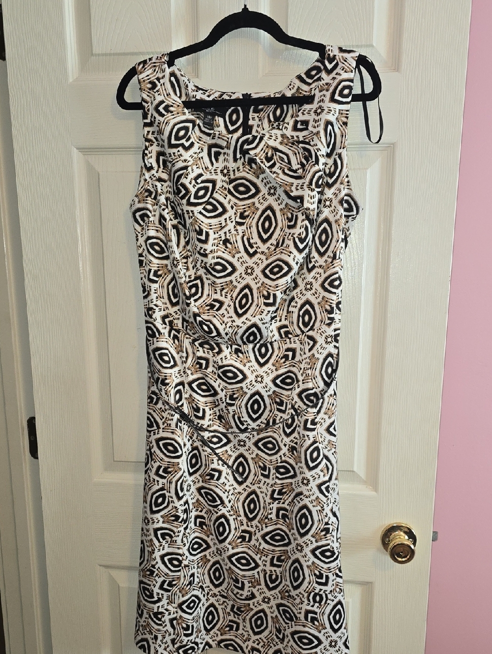 AGB Sleeveless Geometric Midi Dress in Black and Cream